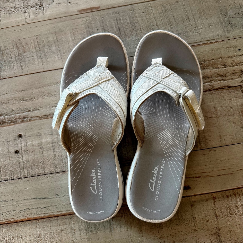Clarks Cloudstepper  Womens Breeze Sea thong flipflop sandal 7M  White - Picture 2 of 6